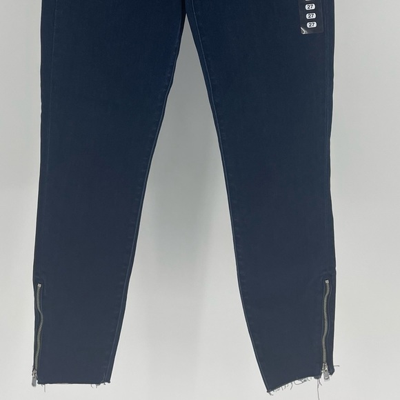 JBRAND NWT SKINNY DARK WASH BLUE JEANS WITH ZIPPER HEM 27 - Picture 2 of 8